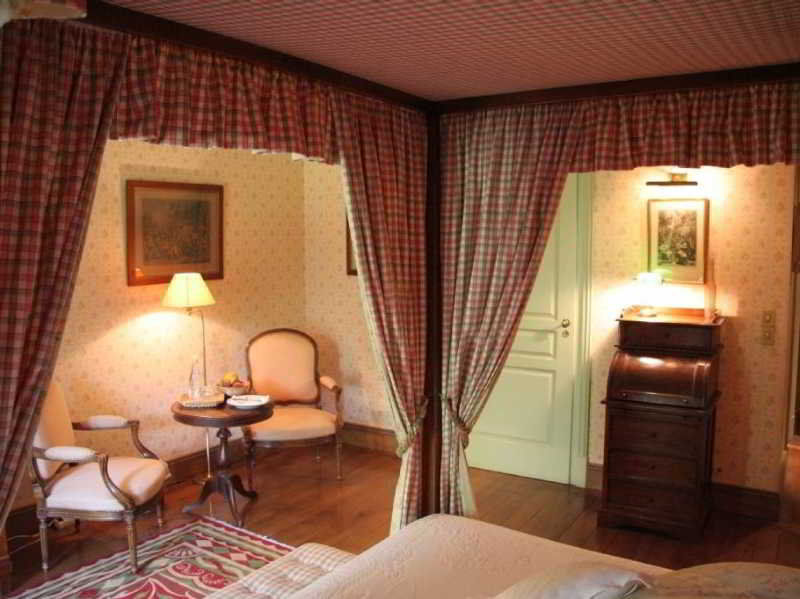 Chateau De La Tour Du Puits Hotel Coise-Saint-Jean-Pied-Gauthier Room photo